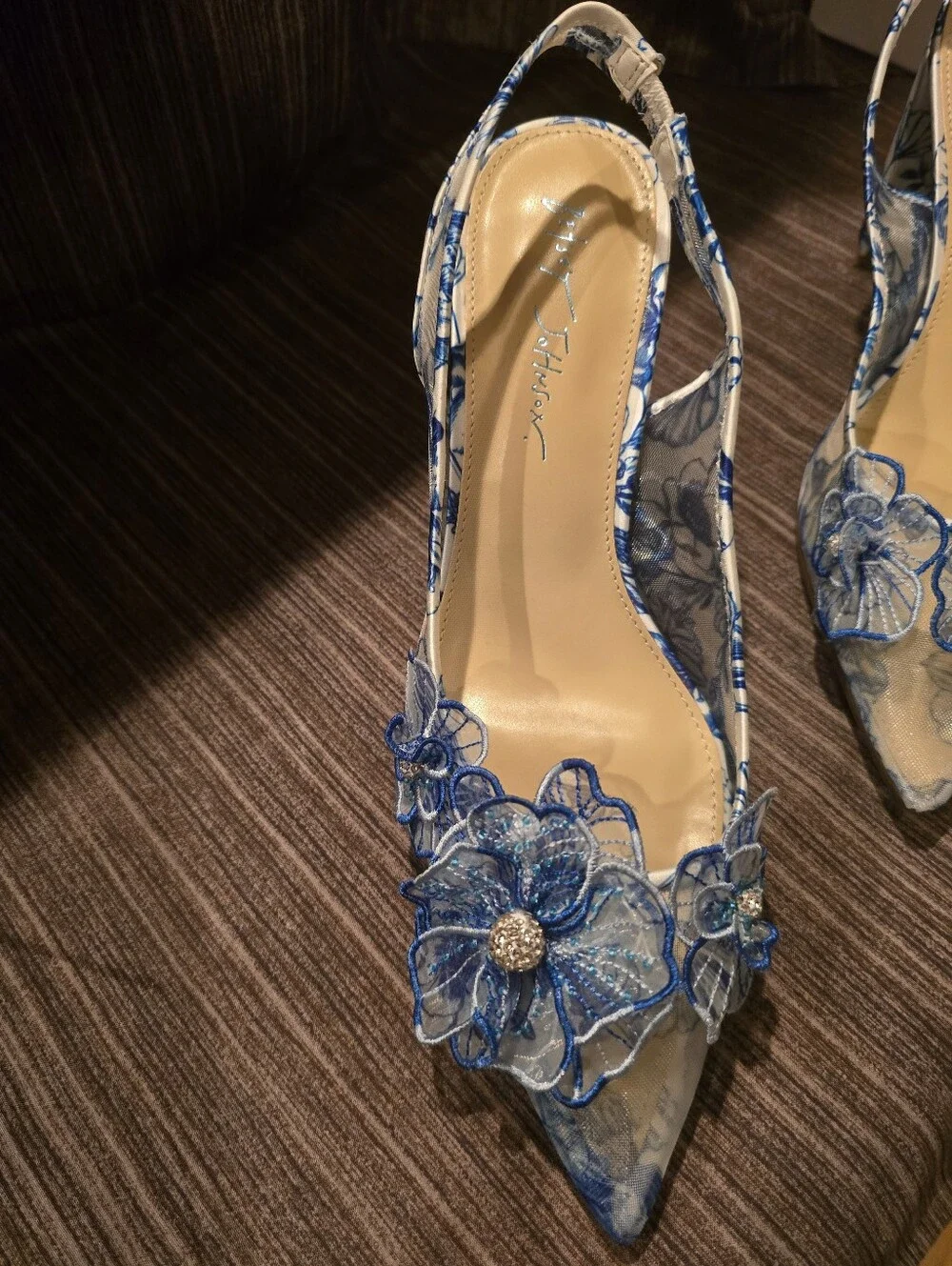 NWT Betsey Johnson Petra WHT/BLU FLORALEmbellished Slingback Heels, Size 9.5 - Picture 5 of 16